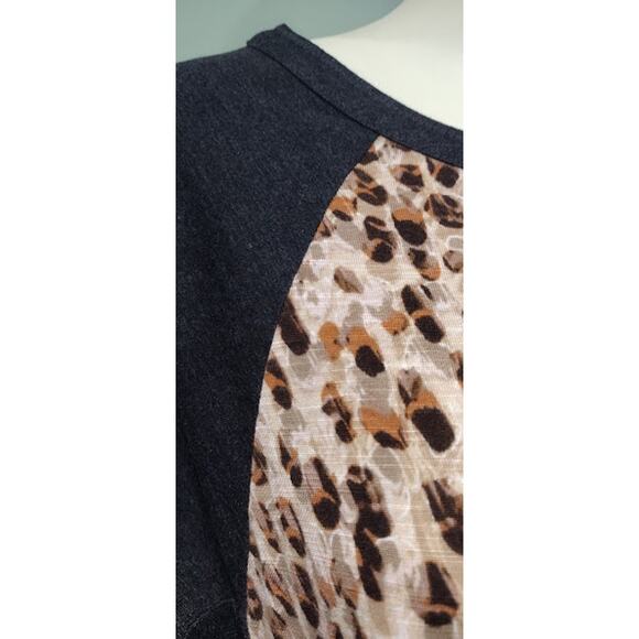 Ann Taylor LOFT Raglan Sleeve Animal Print Top, Gray, Biege, Brown, Sz XS - Picture 2 of 5